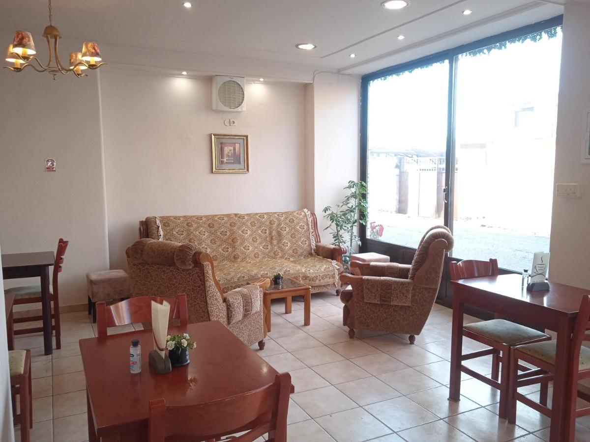 Thiamis Guesthouse Doliana Buitenkant foto