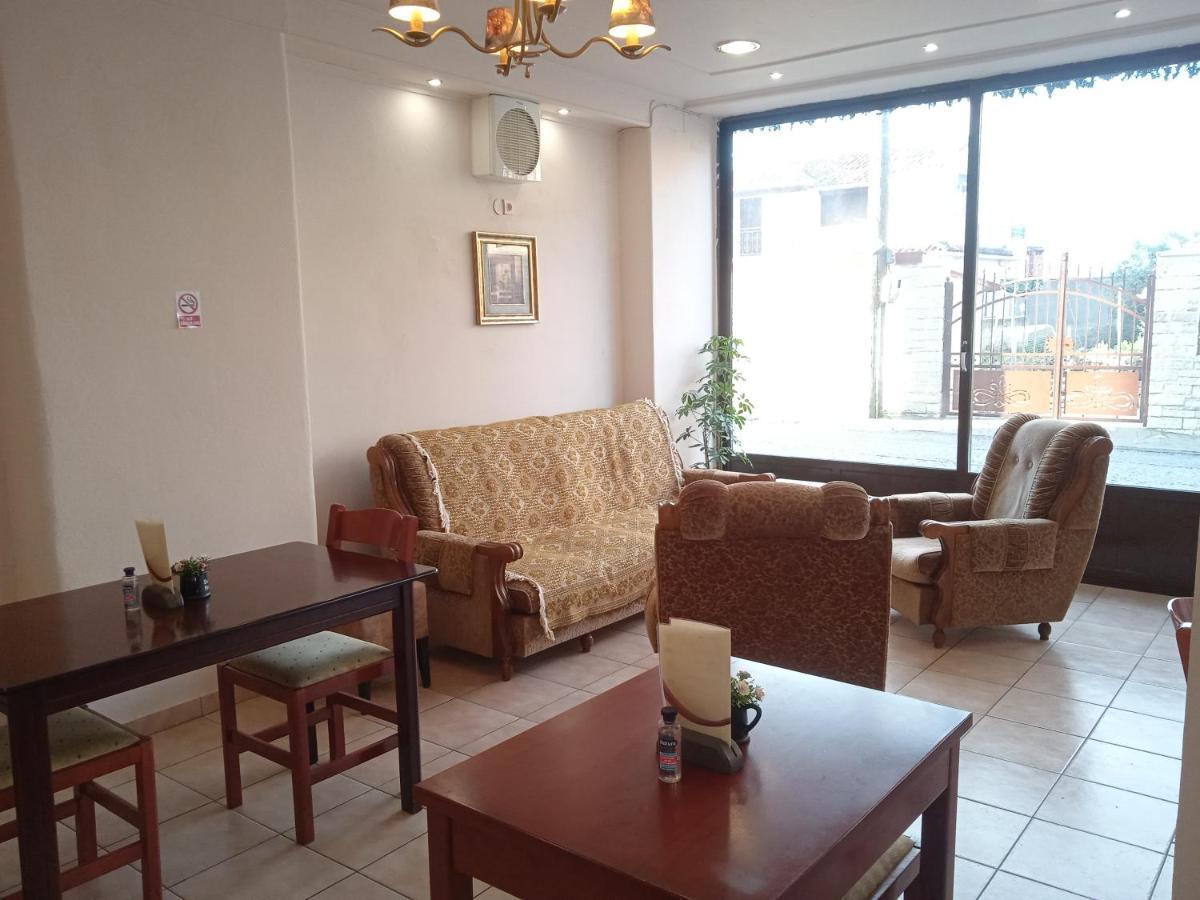 Thiamis Guesthouse Doliana Buitenkant foto